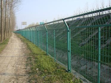 公路护栏网的介绍与优点